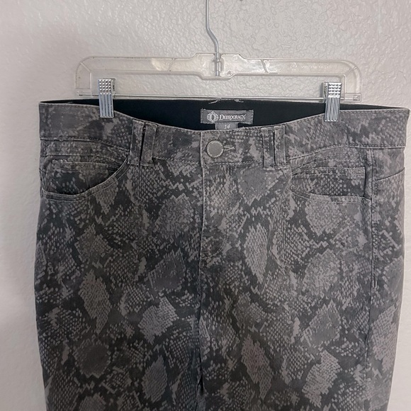 NWOT! Democracy “AB” Technology Snake Print Jeans. Size 14 - Picture 4 of 8